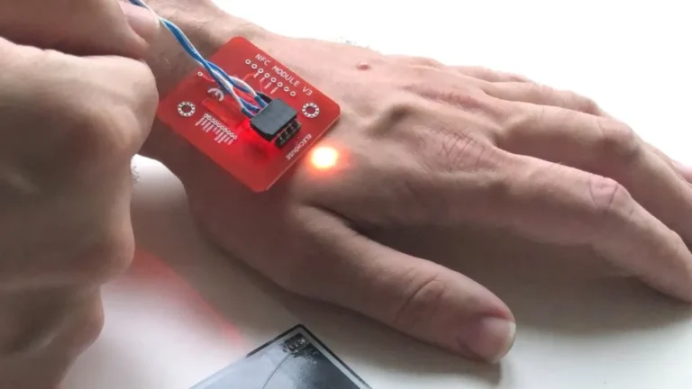La era del cuerpo-clave: Suecia y la adopción de microchips subcutáneos